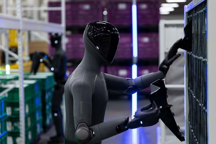 Figure 03 humanoid loading parts at BMW Group Plant Spartanburg